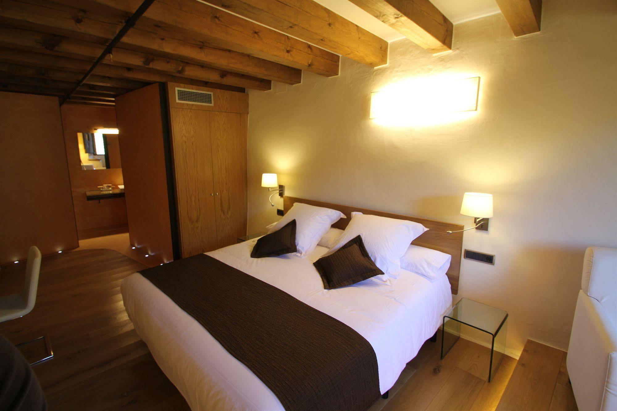 Hotel Can Cuch Canoves Exterior photo